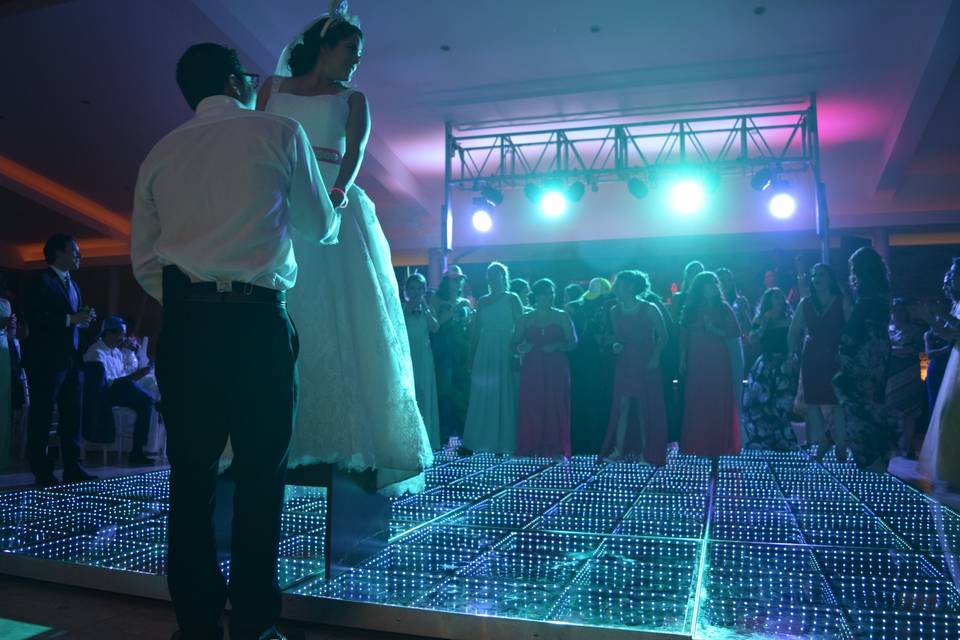 Evento con sonido y luces Boom